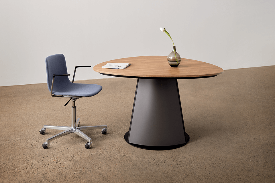 Kynde Meeting Table